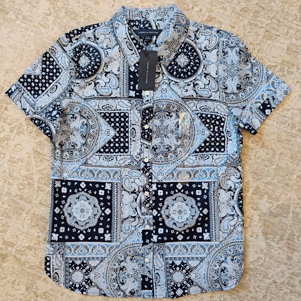 NWT S Tommy Hilfiger Blue Bandana Print Short Sleeve Button Down Camp Shirt NEW